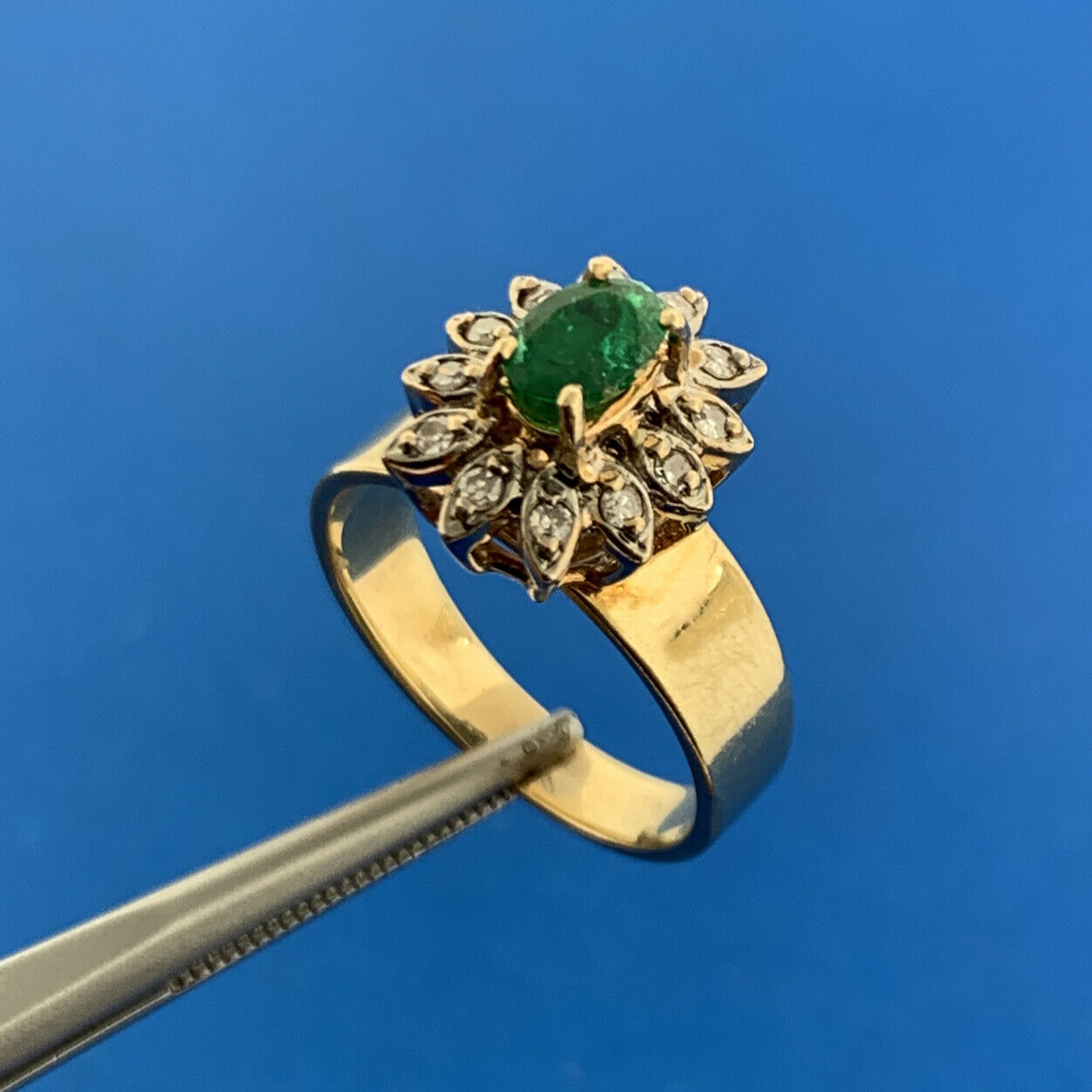Gorgeous 14k Yellow Gold Oval Cut Deep Green Emerald Diamond Accent Ring Size 6