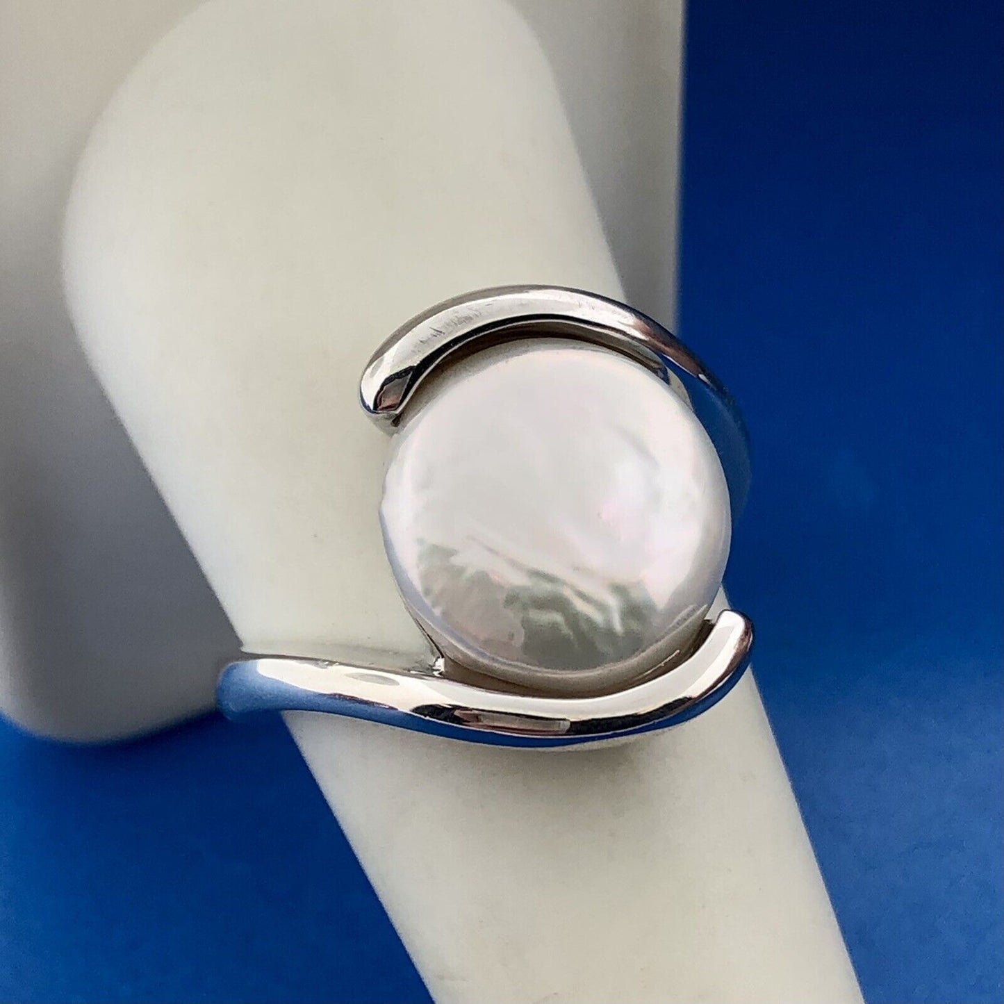 Designer 925 Sterling Silver White Abalone Cabochon Modernist Bypass Ring