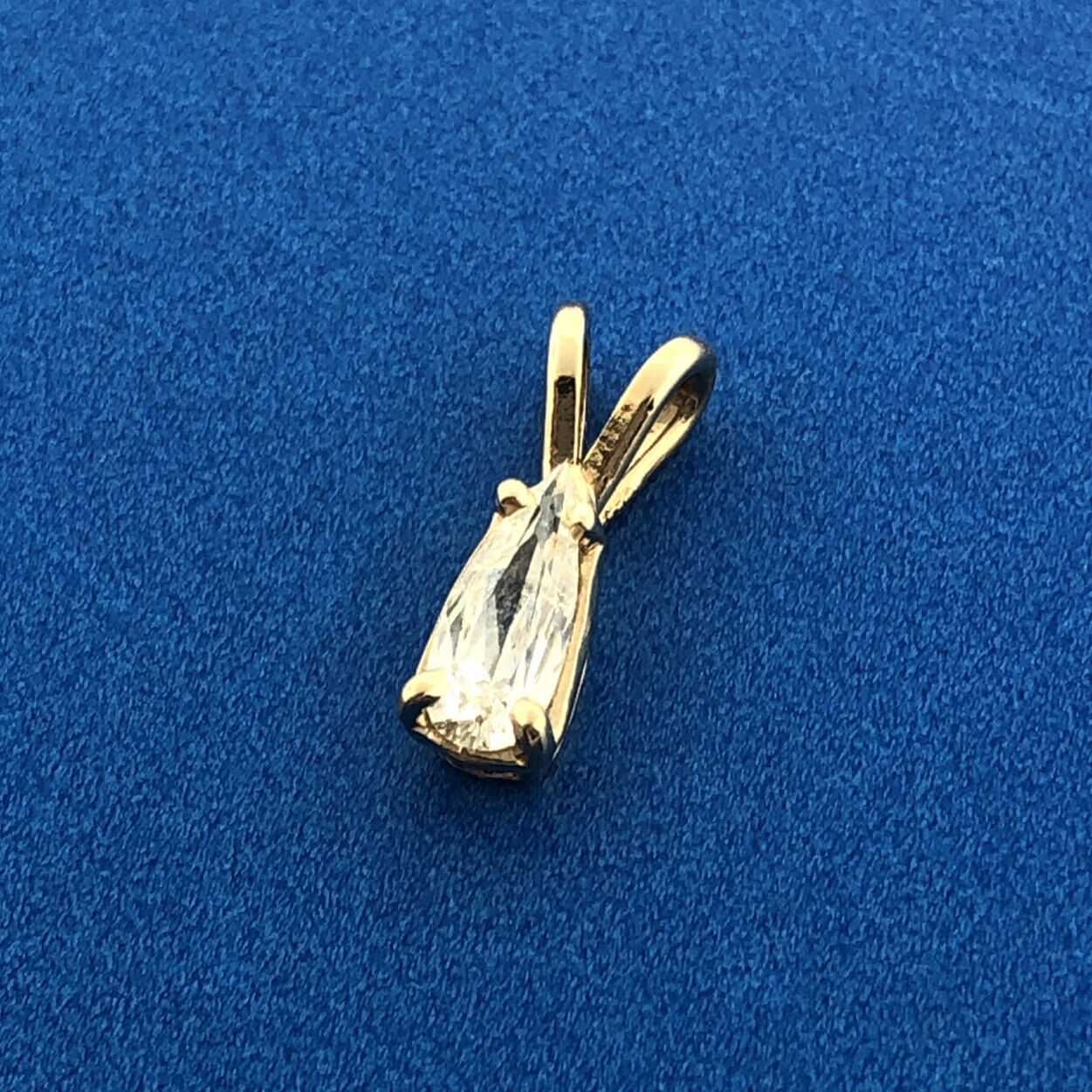 Gorgeous 14k Yellow Gold Long Pear Cut Diamond Precious Pendant 1/4ctw .25