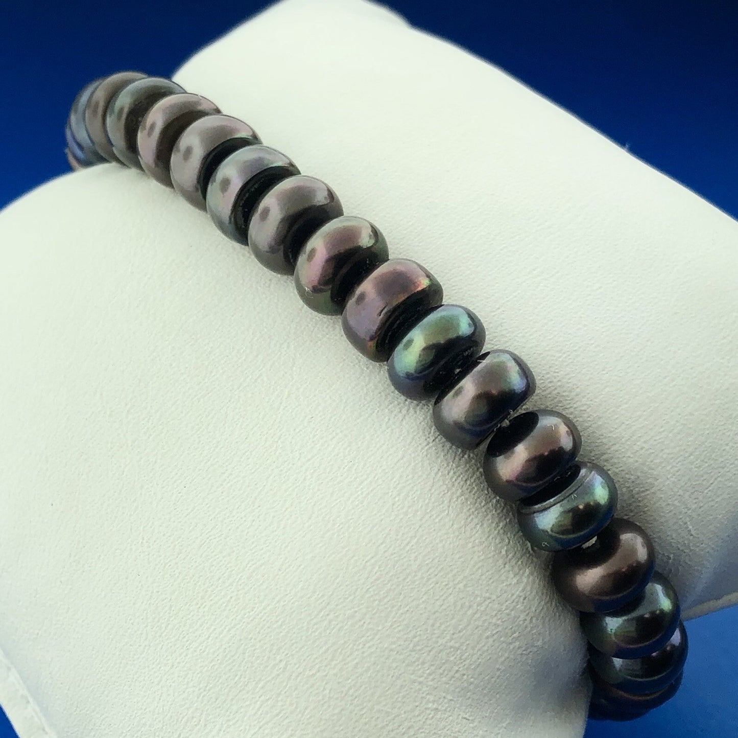 10k Yellow Gold Black Button Pearl Bracelet 8"