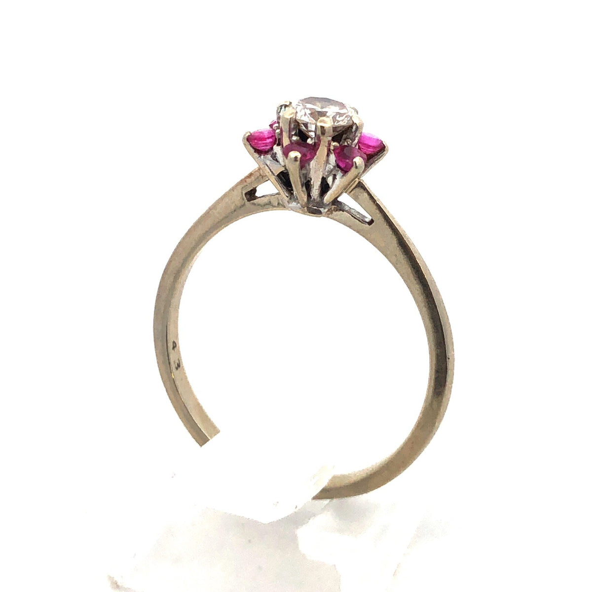 Gorgeous 18K Yellow Gold Round Cut Diamond Pink Ruby Flower Cluster Ring