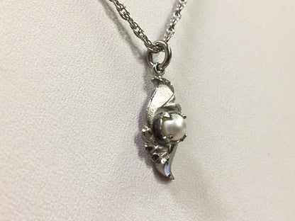 Estate 925 Sterling Silver Pearl Solitaire Romantic Setting Pendant Necklace