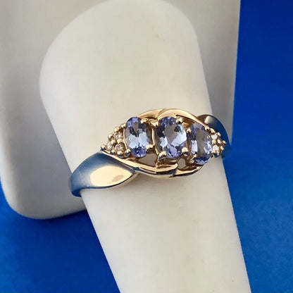 Gorgeous 14k Yellow Gold Oval Triple Tanzanite Diamond Twist Ring Size 9.75