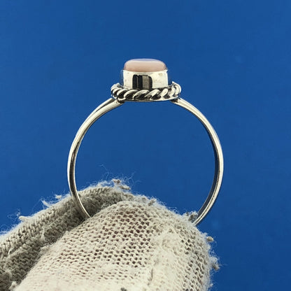 Vintage 925 Sterling Silver Ring with Oval Mother of Pearl Center Ring Size 8.75