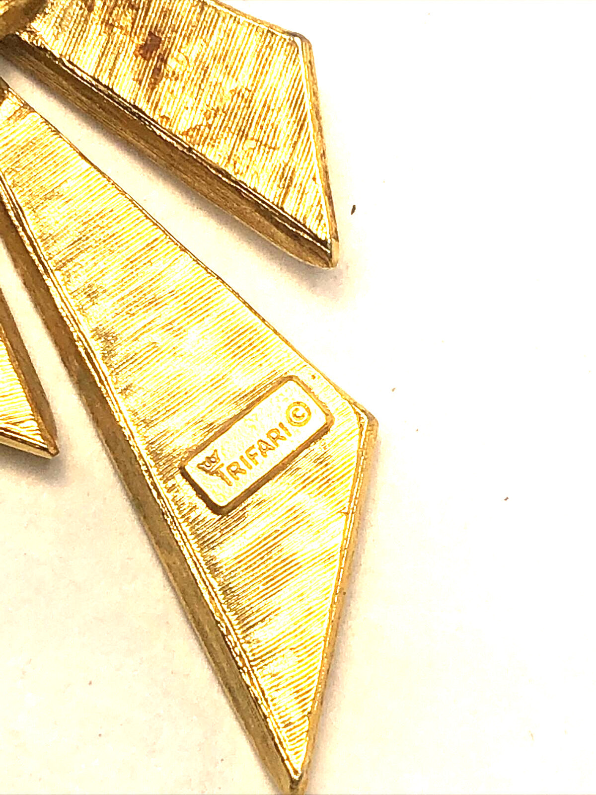Designer Trifari Gold Tone Textured Y-Drop Modernist Textured Statement Necklace