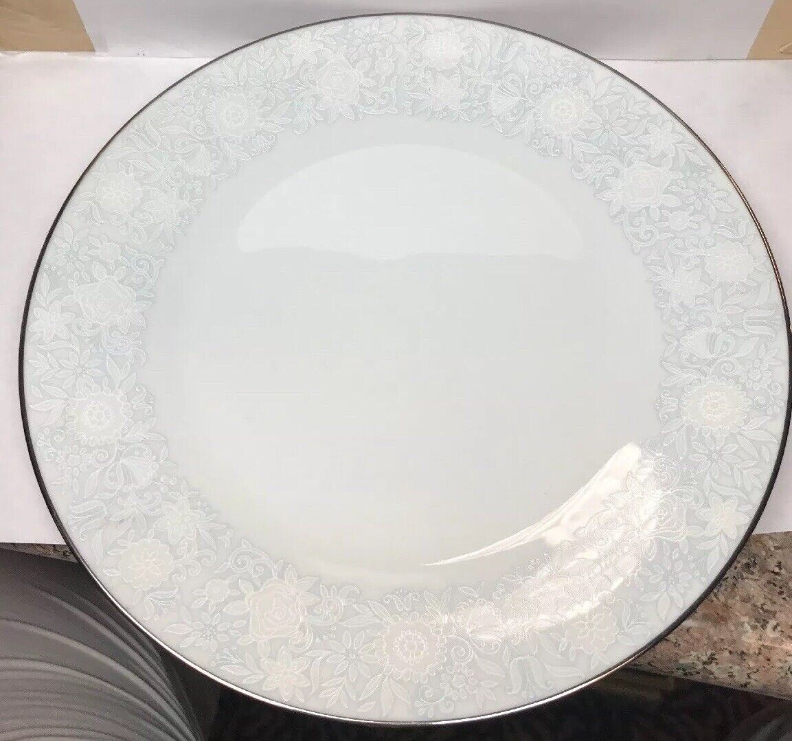 Retired Noritake Ravel Pattern White Flowers w/Blue Silver Trim Dinner Plate