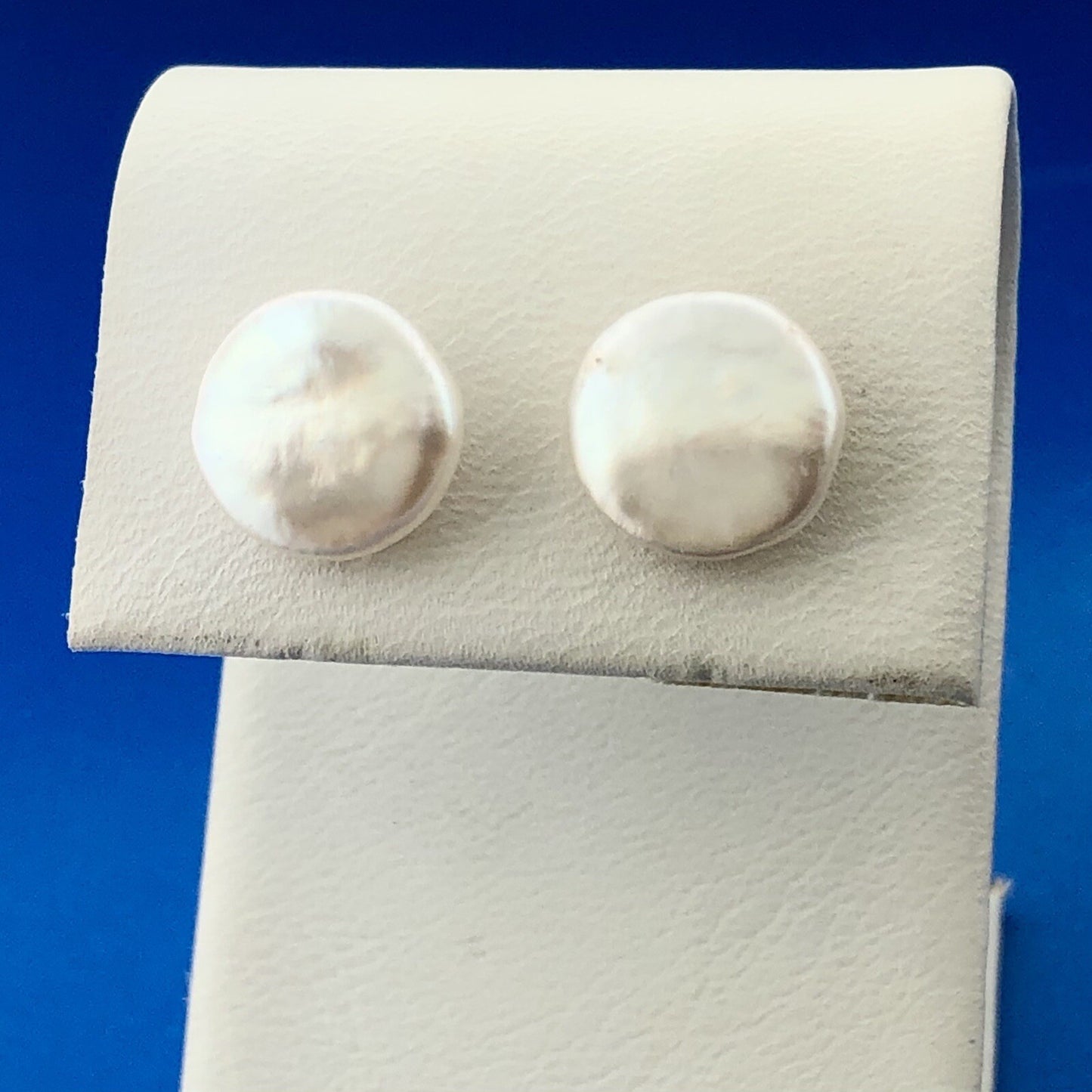 Retro 14K Yellow Gold White Iridescent Mabe Pearl Statement Stud Earrings
