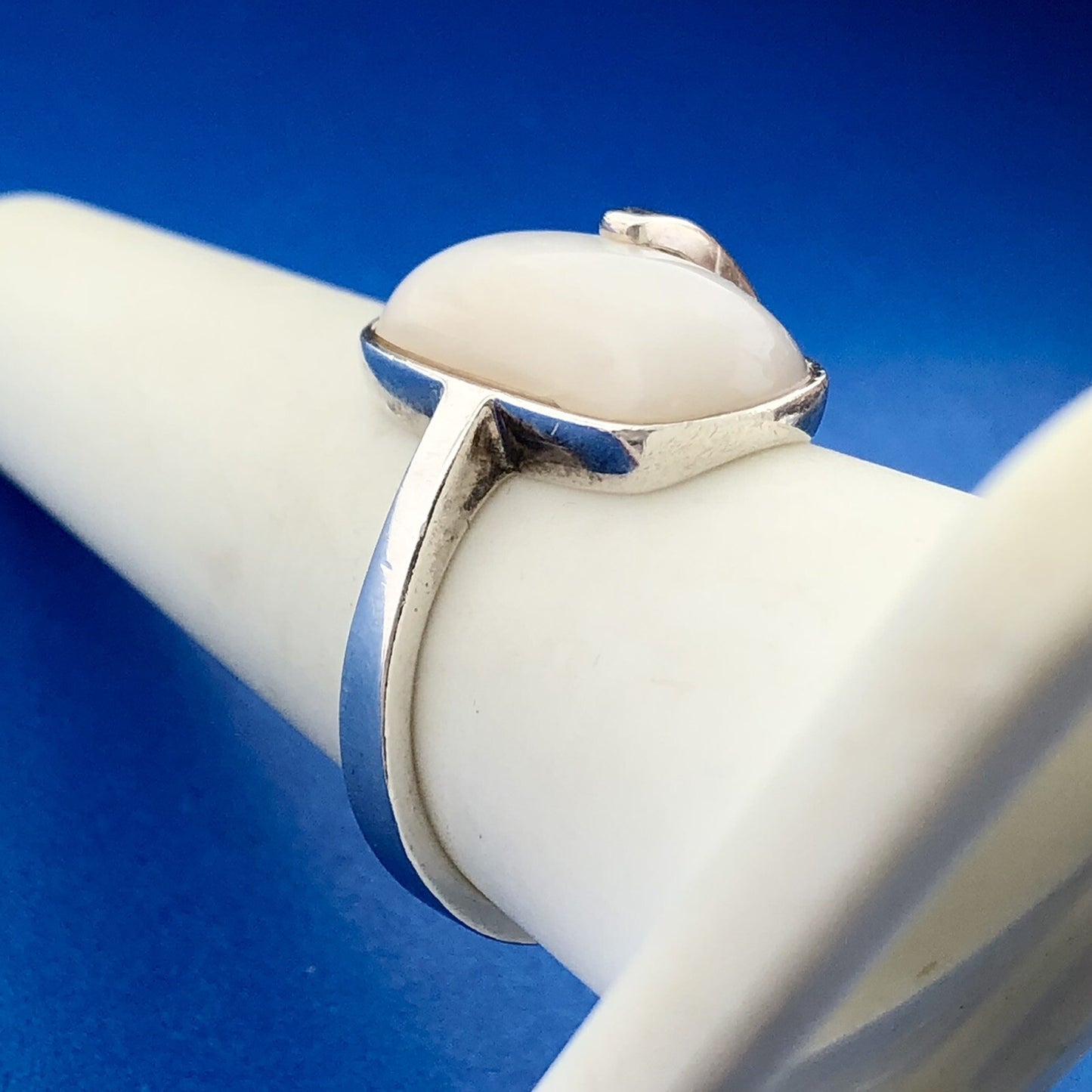 Designer 925 Sterling Silver Rectangle Mother Of Pearl Modernist Bypass Ring