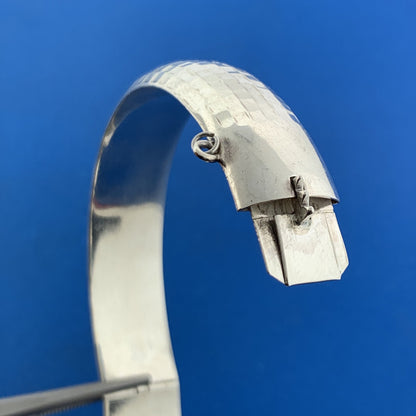 Stunning Sterling Silver 925 Hammered Textured 7" Hinged Cuff Bracelet