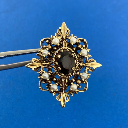 Vintage 14K Yellow Gold Oval Garnet Pearl Accented Statement Pendant