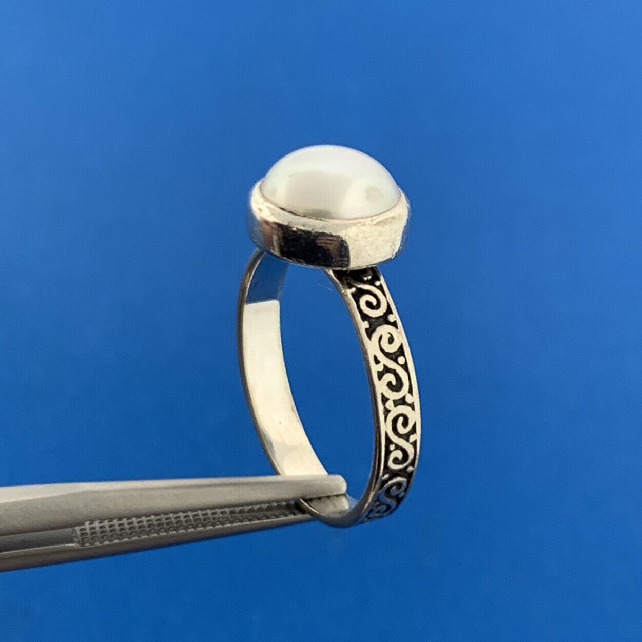 Designer 925 Sterling Silver Mabe Pearl Balinese Scrolled Bead Work Ring