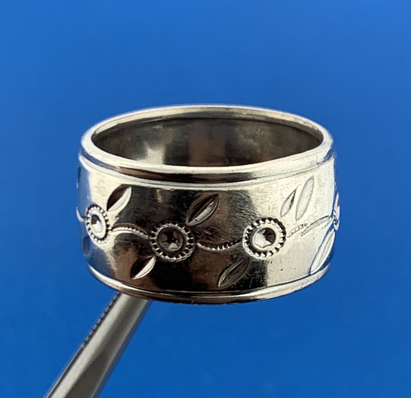 Mid Century UNCAS 925 Sterling Silver Floral Engraved Wide Cigar Band Ring