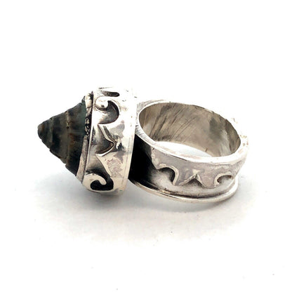 Vintage 925 Sterling Silver Round Grey Spiral Shell Wave Beach Statement Ring