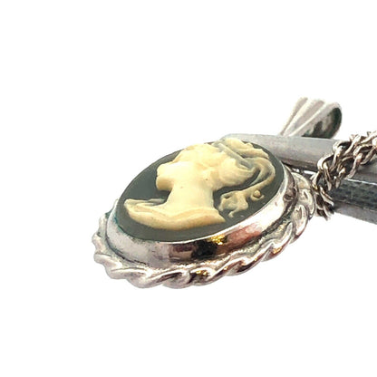 Vintage Designer CARLA 925 Sterling Silver Oval Grey Cameo Pendant Necklace