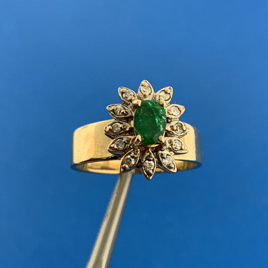 Gorgeous 14k Yellow Gold Oval Cut Deep Green Emerald Diamond Accent Ring Size 6