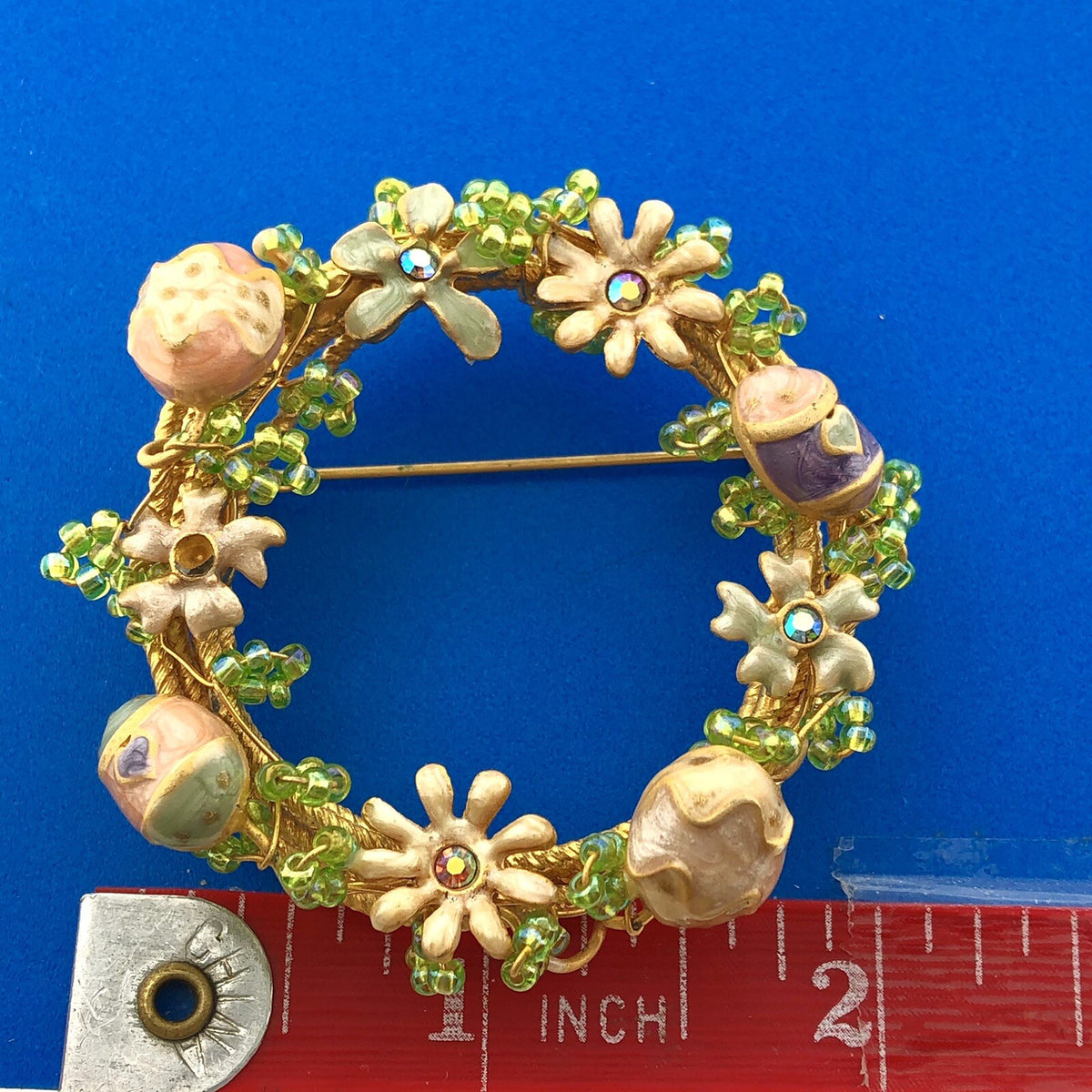 Gorgeous Gold Toned Rhinestone Glass Spring Easter Floral Wreath Pin Brooch