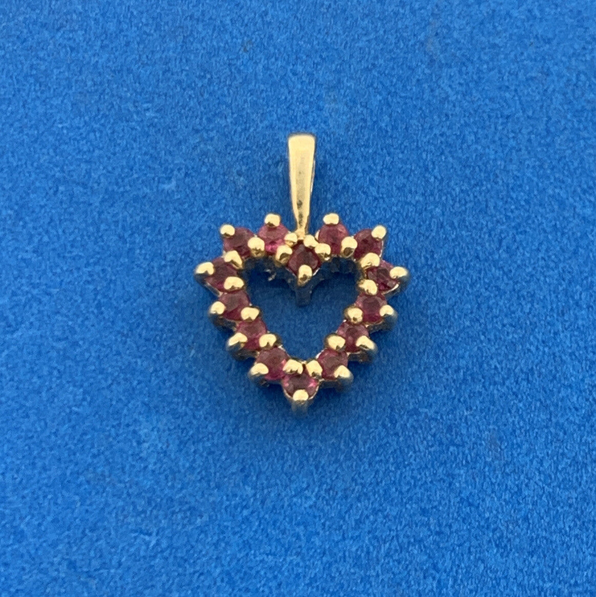 Gorgeous 10k Yellow Gold Round Cut Red Ruby Romantic Open Heart Pendant