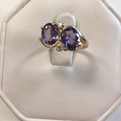 Vintage 10K Yellow Gold Oval Amethyst Diamond Accent Cocktail Ring Size 6