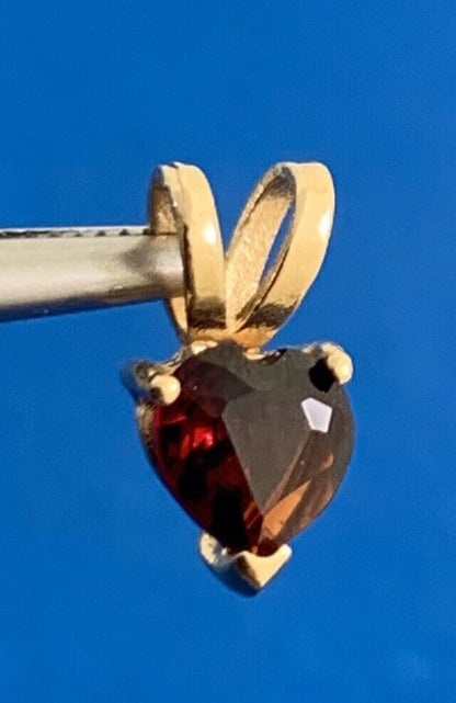 Estate 14K Yellow Gold Garnet Heart Petite Charm Pendant