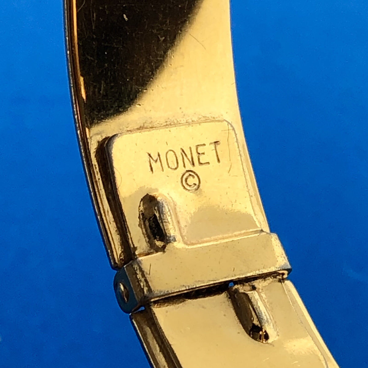 Classic Vintage Monet Gold Tone Florentine Finish Hinged Bangle Bracelet