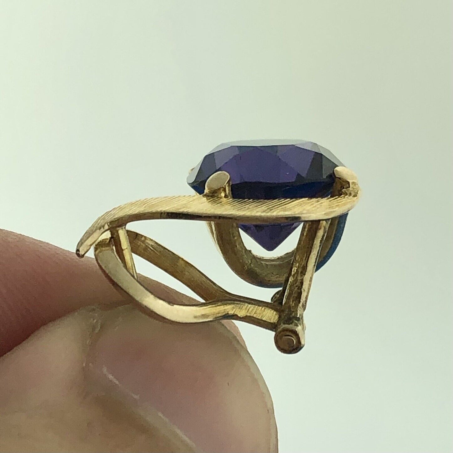 Gorgeous 14k Yellow Gold Round Cut Purple Sapphire Modernist Omega Stud Earrings