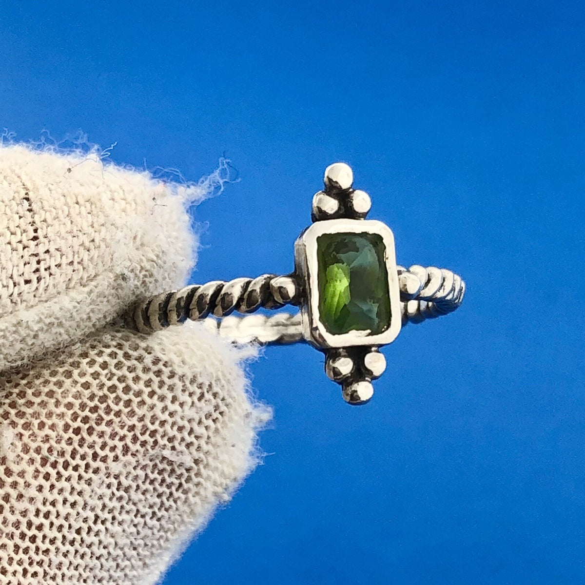 Classic 925 Sterling Silver Peridot Rectangle Bead Work Cable Band Ring