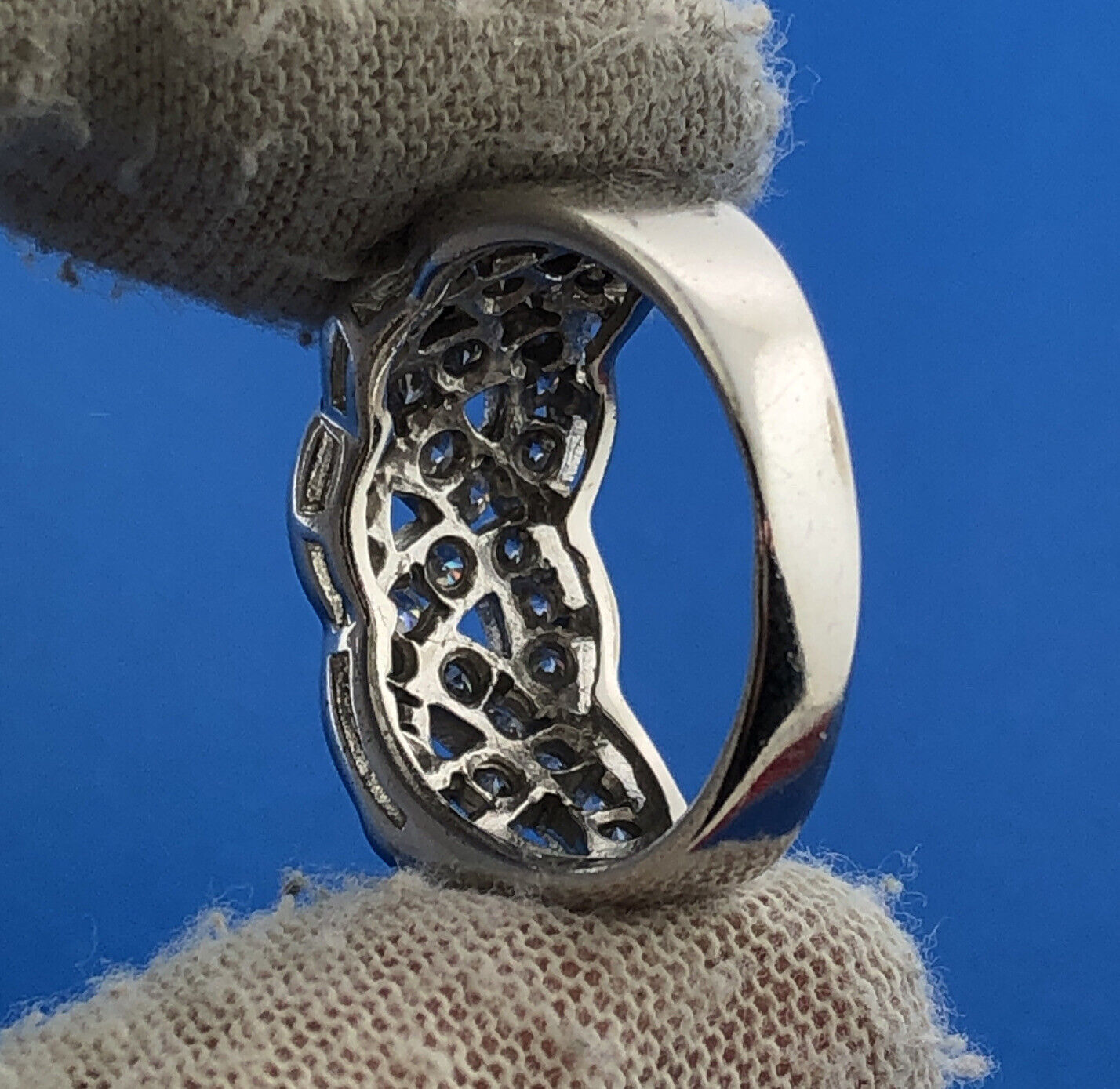 Stunning Sterling Silver 925 Sparkling White CZ Braided Band Ring Size 8.25