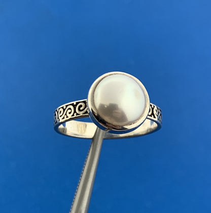 Designer 925 Sterling Silver Mabe Pearl Balinese Scrolled Bead Work Ring