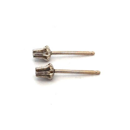 ]14K White Gold Round Diamond Flower Buttercup Starter Stud Earrings