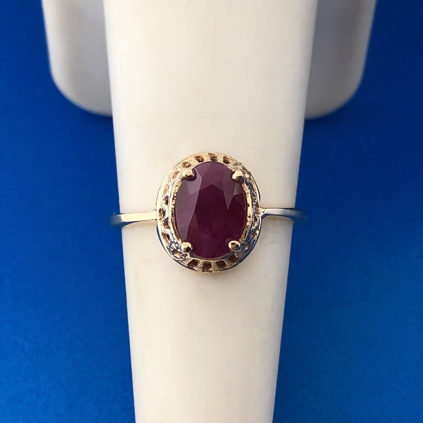 Vintage 10K Yellow Gold Oval Ruby July Anniversary Occasion Ring