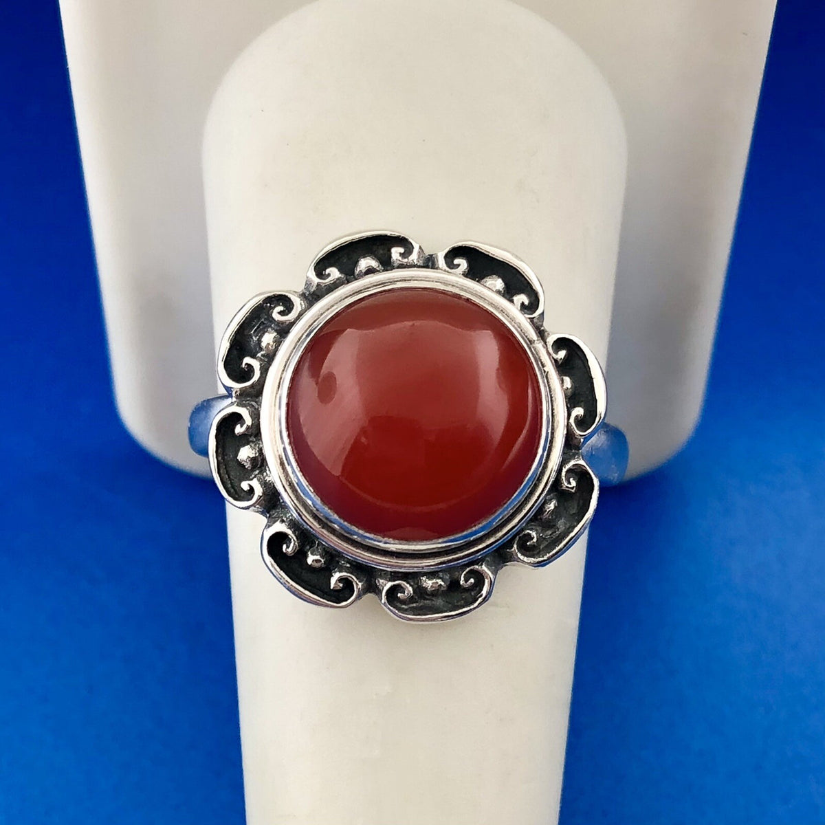 Retro 925 Sterling Silver Carnelian Cabochon Gemstone Flower Shaped Ring
