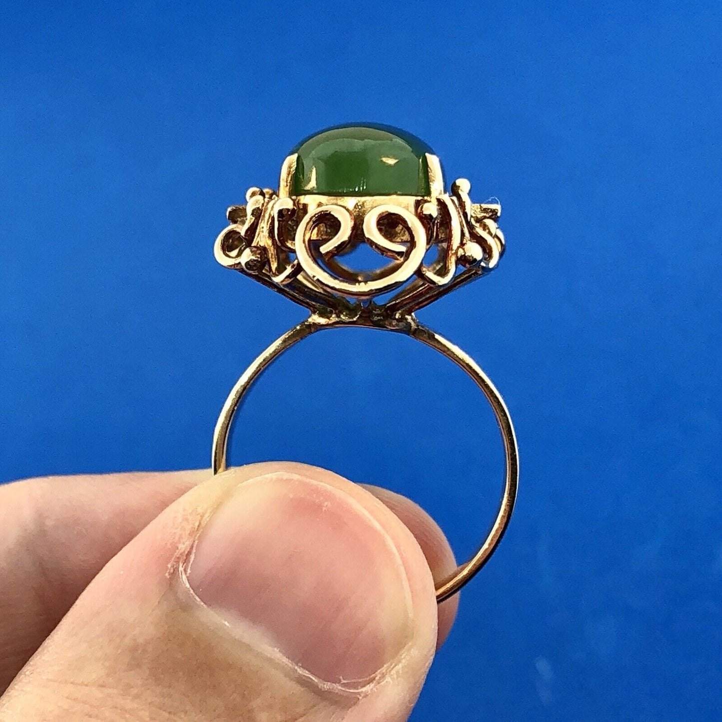 Vintage 18K Yellow Gold Oval Jade Cabochon Statement Cocktail Occasion Ring