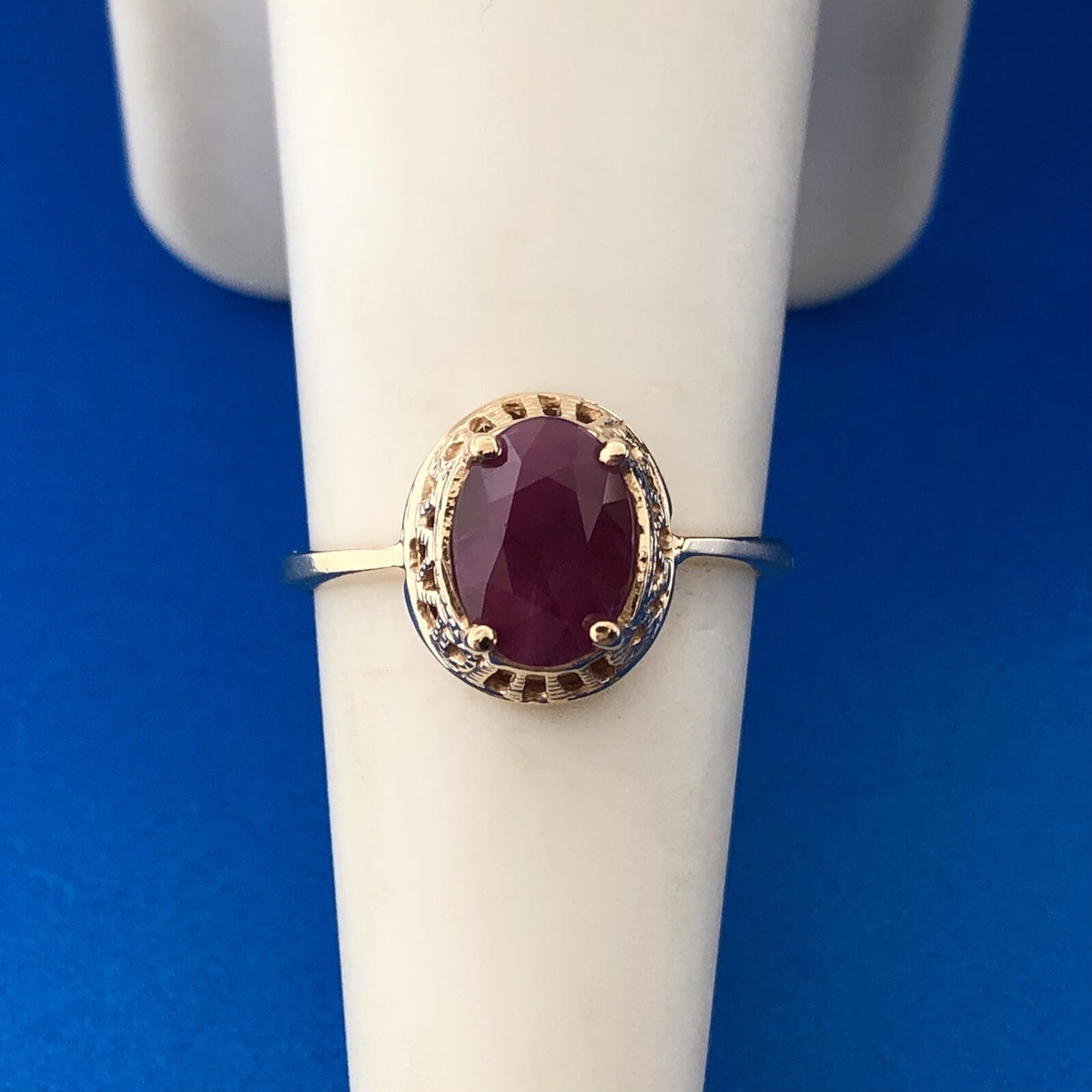 Vintage 10K Yellow Gold Oval Ruby July Anniversary Occasion Ring