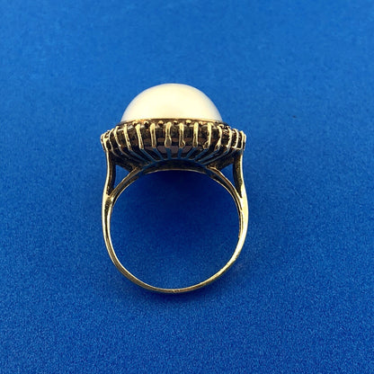 Vintage 14K Yellow Gold Mabe Pearl Diamond Halo Cocktail Dinner Ring