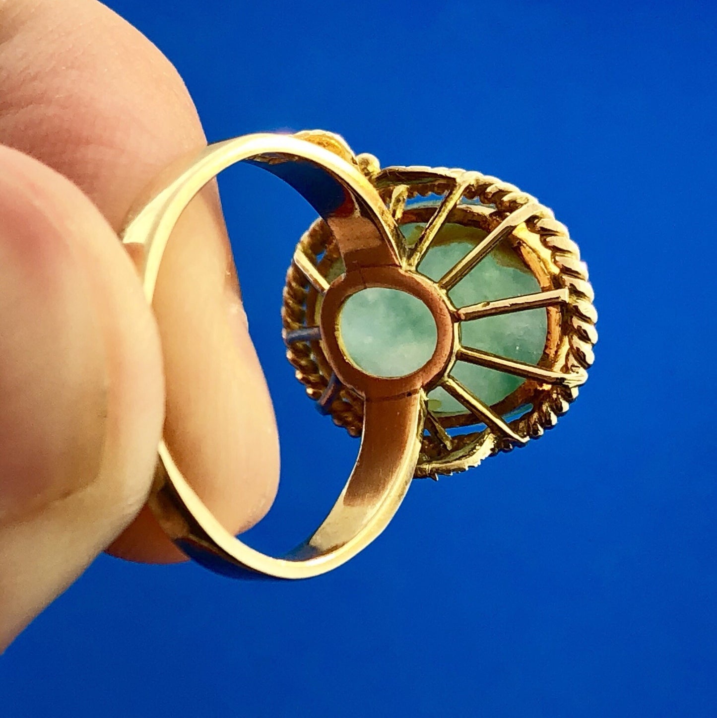 Vintage 18K Yellow Gold Natural Oval Green Jadeite Jade Ring Size 5.25