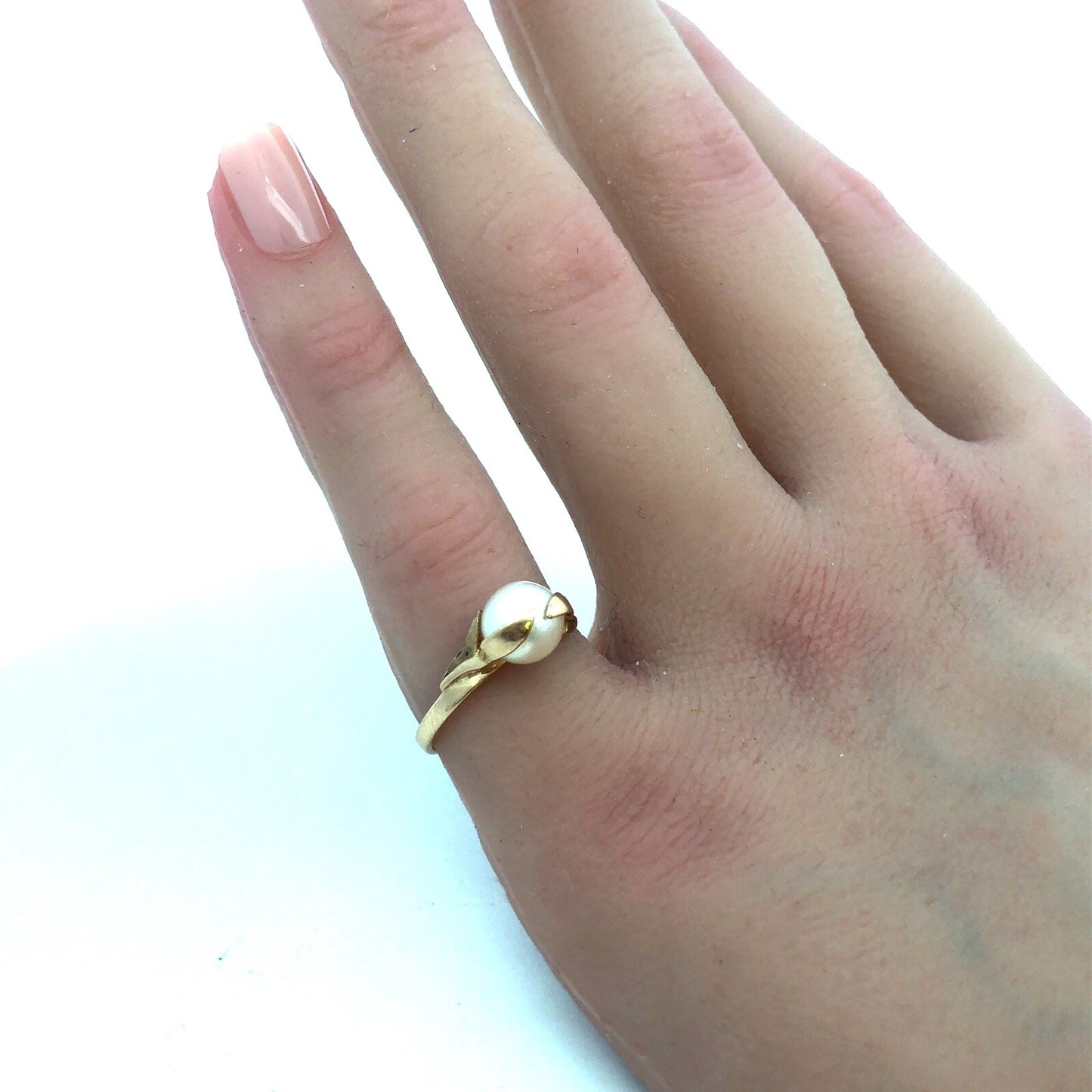 Vintage 14K Yellow Gold 7 MM Pearl Solitaire Modernist Flower Bud Cocktail Ring
