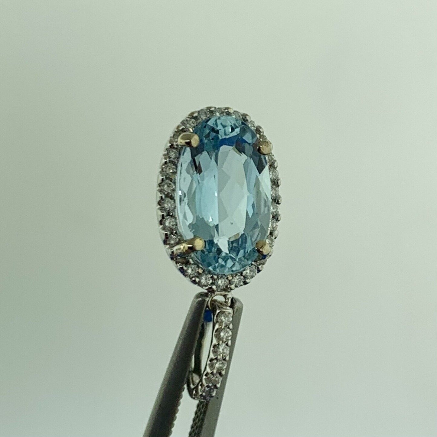 18K White Gold Oval Aquamarine Diamond Halo Pendant