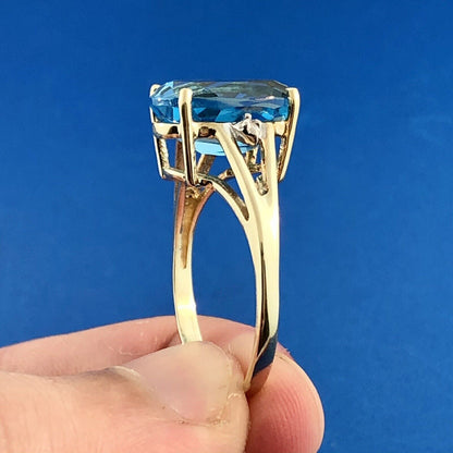 Stunning 10k Yellow Gold Oval Swiss Blue Topaz Diamond Accented Ring Size 10