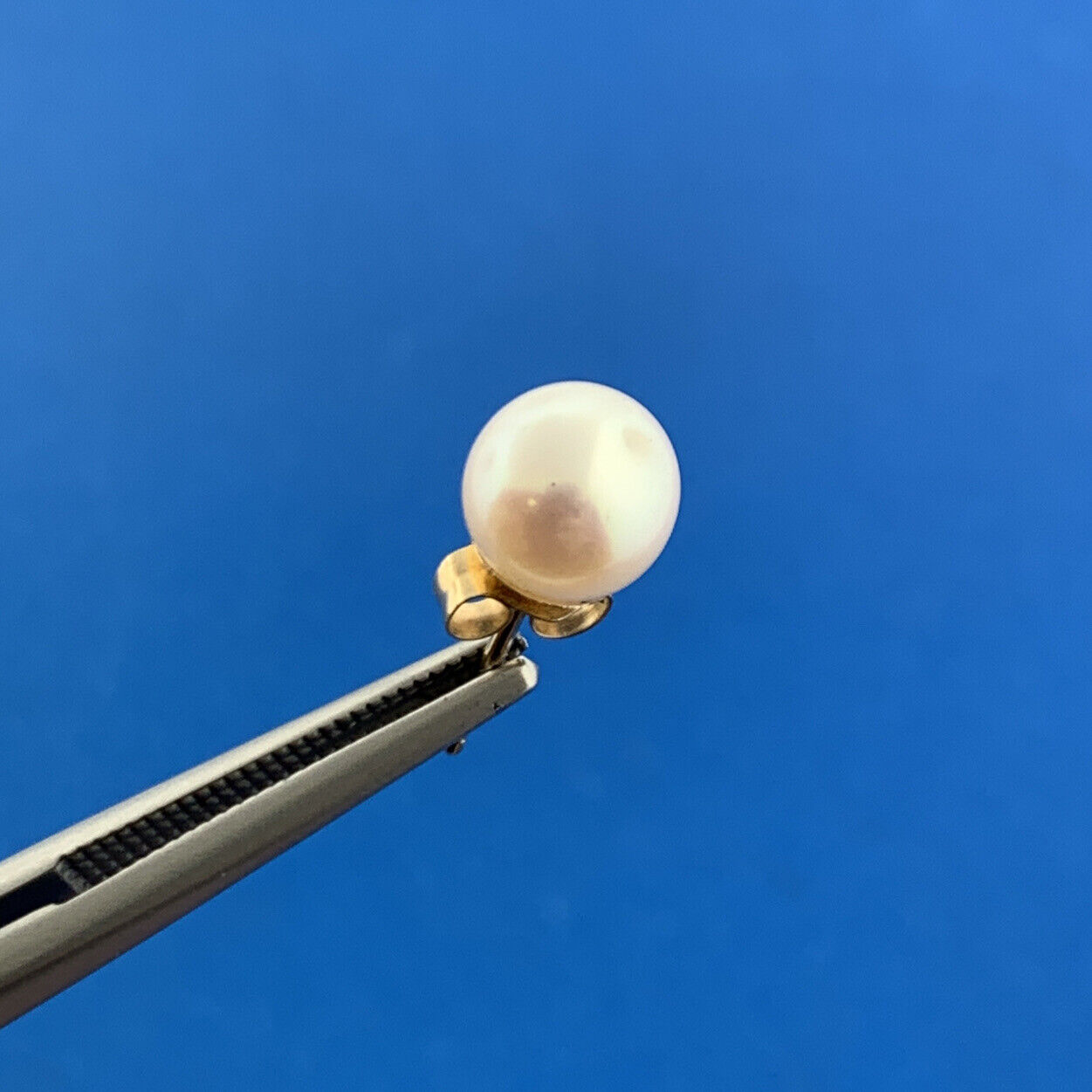 Chic Designer 14K Yellow Gold 7 mm Pearl Bridal June Anniversary Stud Earrings