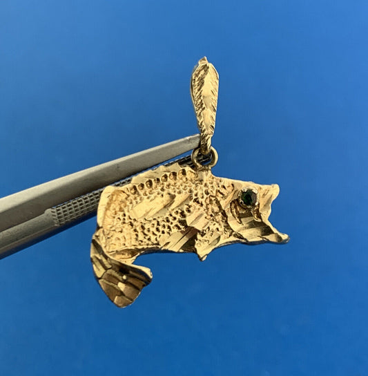 Vintage 10K Yellow Gold Emerald Textured Bass Koi Salmon Open Mouth Fish Pendant