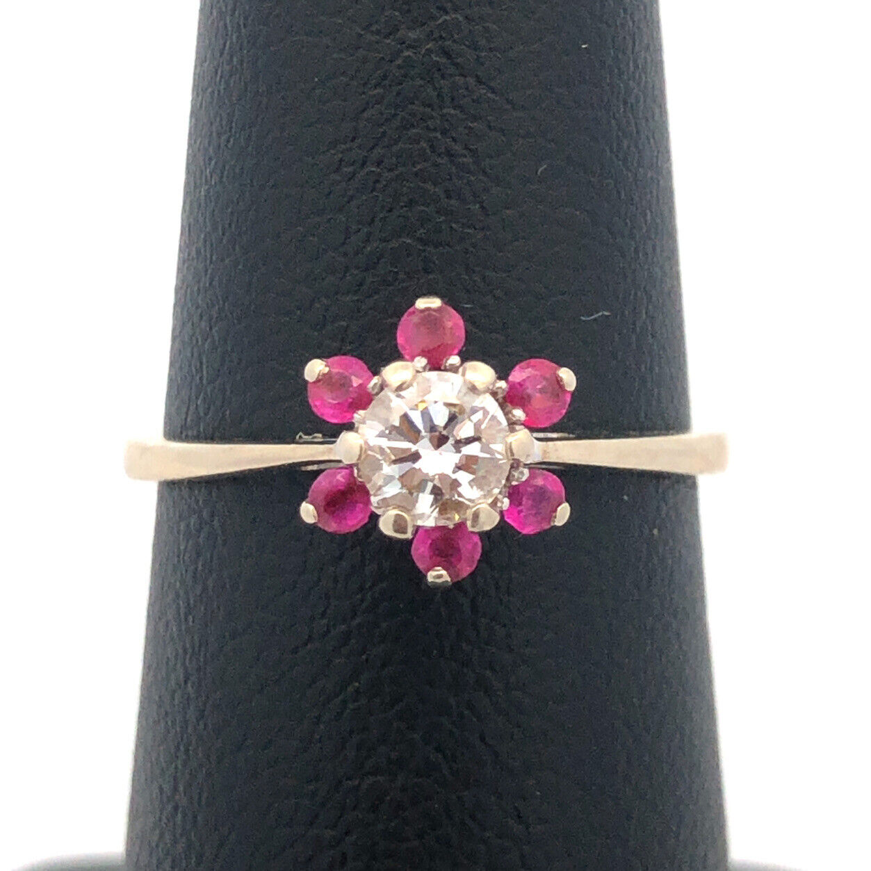Gorgeous 18K Yellow Gold Round Cut Diamond Pink Ruby Flower Cluster Ring