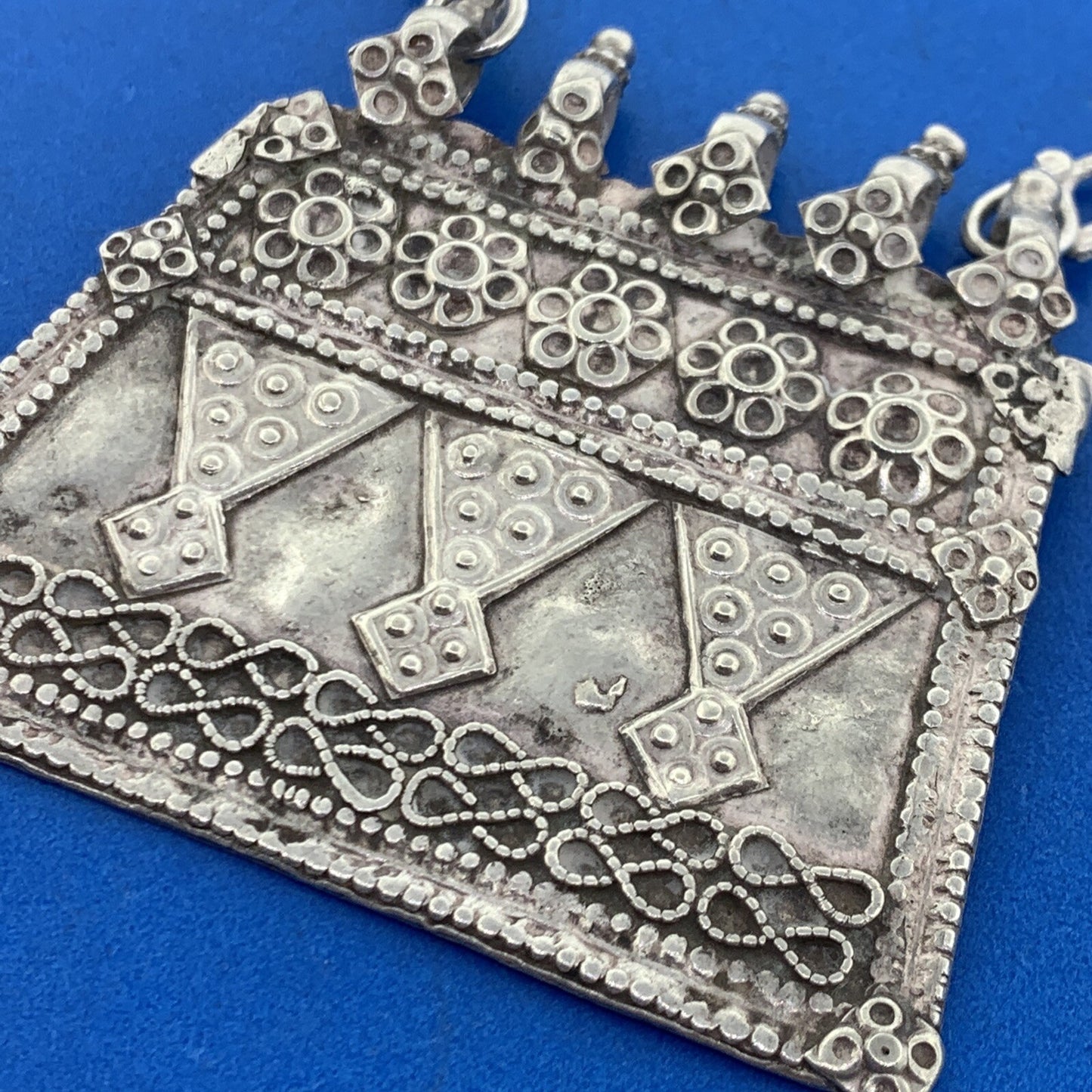 Vintage 925 Sterling Silver Artisan Floral Etched Pendant Statement Necklace