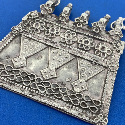 Vintage 925 Sterling Silver Artisan Floral Etched Pendant Statement Necklace