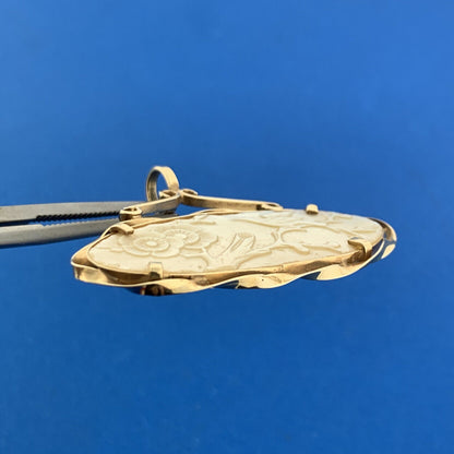 Vintage 14K Yellow Gold Carved Mother Of Pearl Oriental Garden Scene Pendant