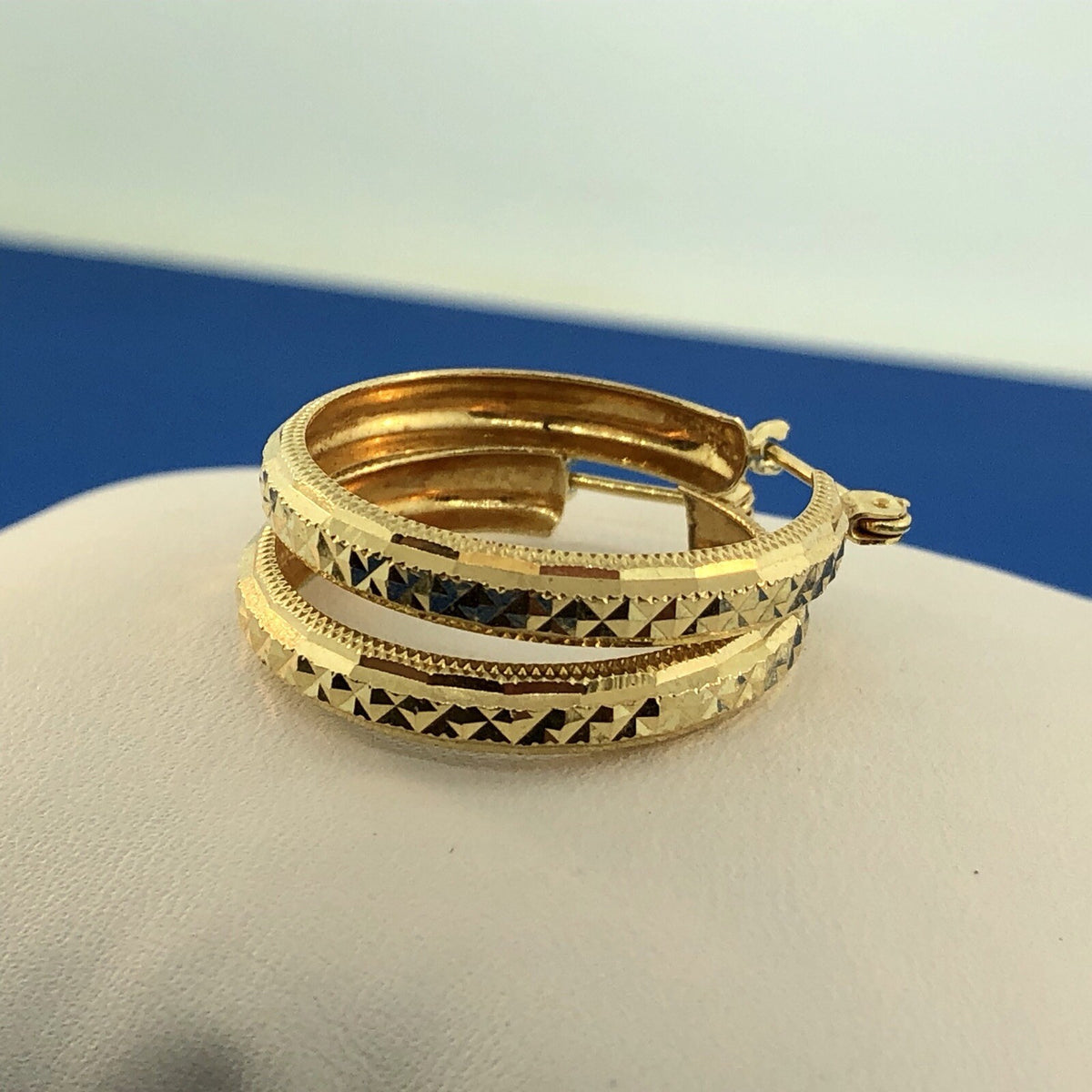 Elegant Designer 14K Yellow Gold Diamond Cut Textured Hoop Earrings