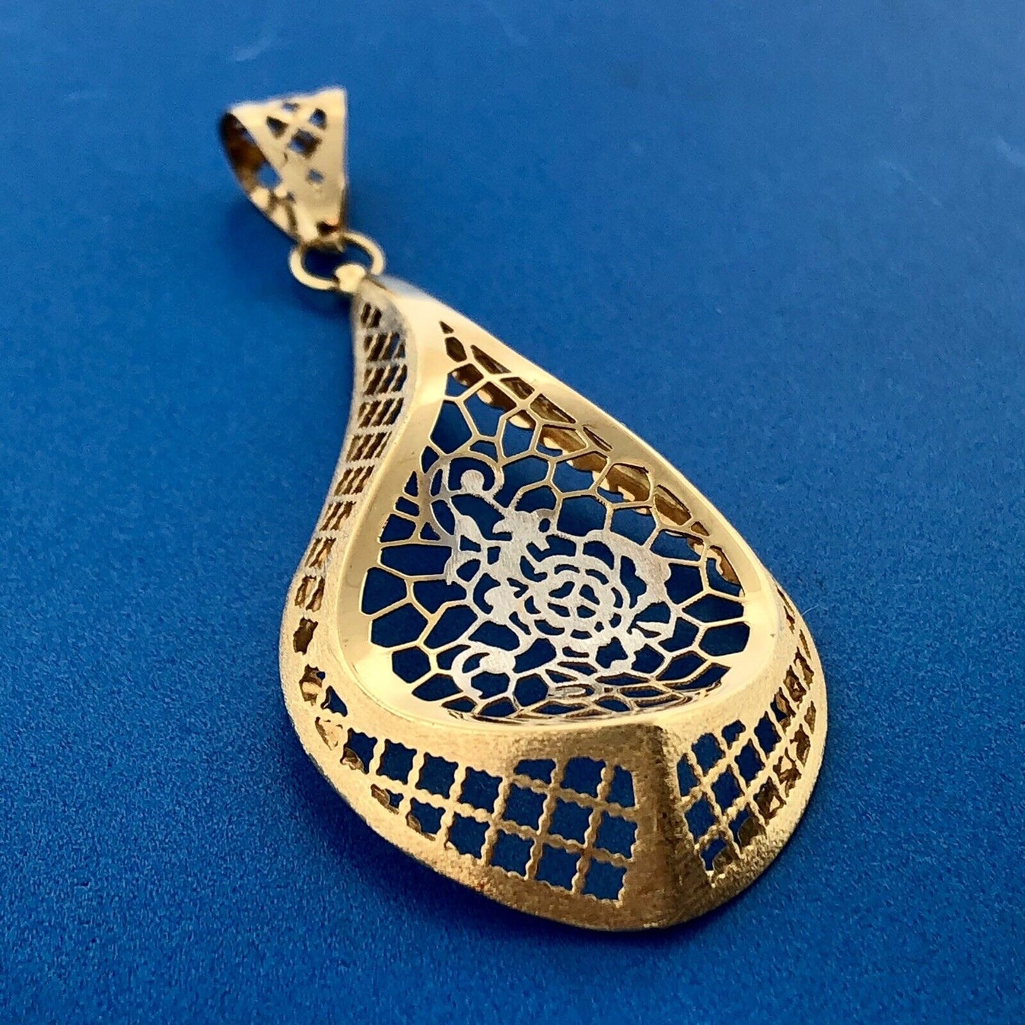 Dramatic Milor Italy 18K 750 Yellow Gold Rose Floral Cutout Pear Pendant