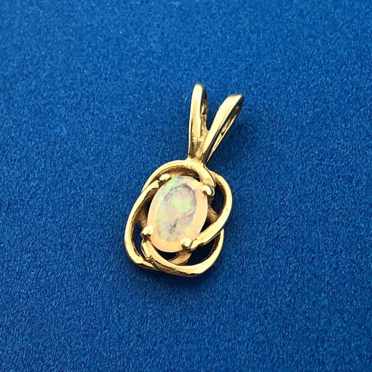 Retro 14K Yellow Gold Oval Opal Cabochon October Anniversary Charm Pendant