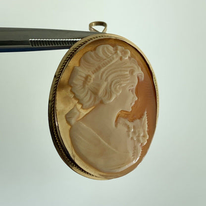 Vintage Designer Italy 14K Yellow Gold Oval Statement Cameo Brooch Pendant