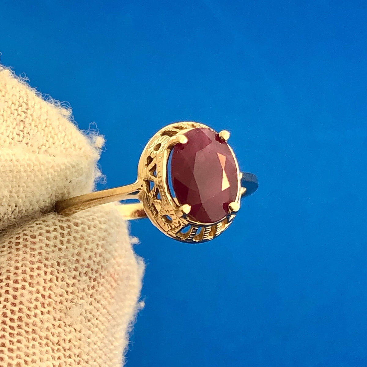 Vintage 10K Yellow Gold Oval Ruby July Anniversary Occasion Ring