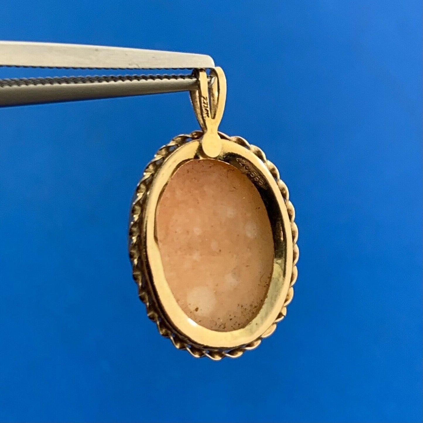 Vintage Designer 14K Yellow Gold Oval Cameo Pendant